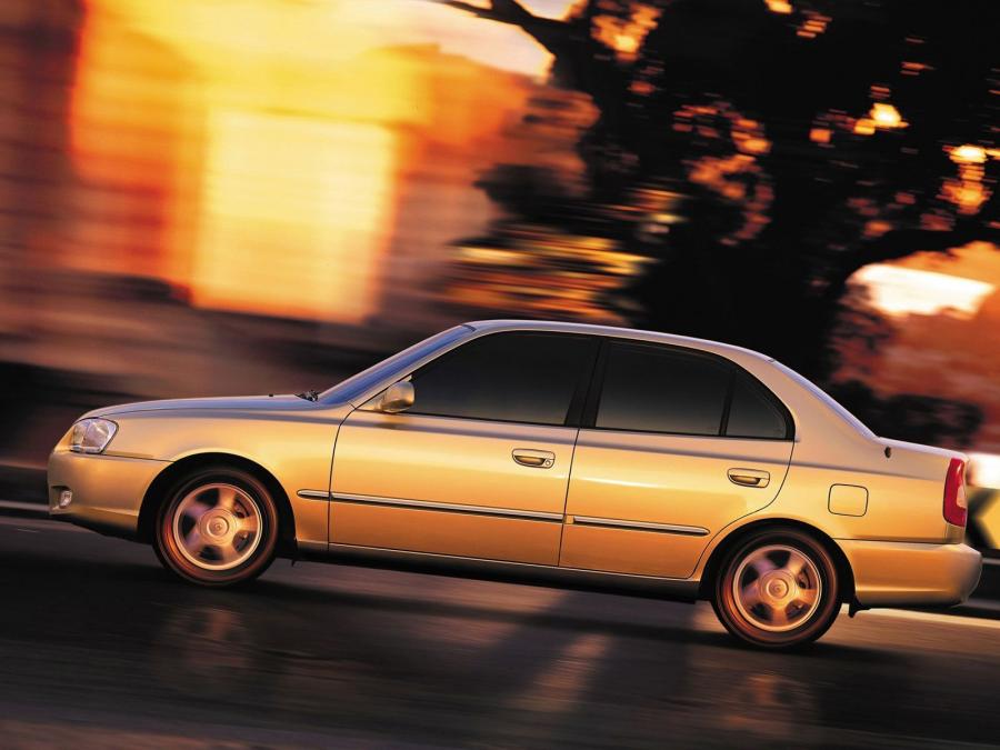  Hyundai Accent Sedan 2000 года  (фото 6 из 8)